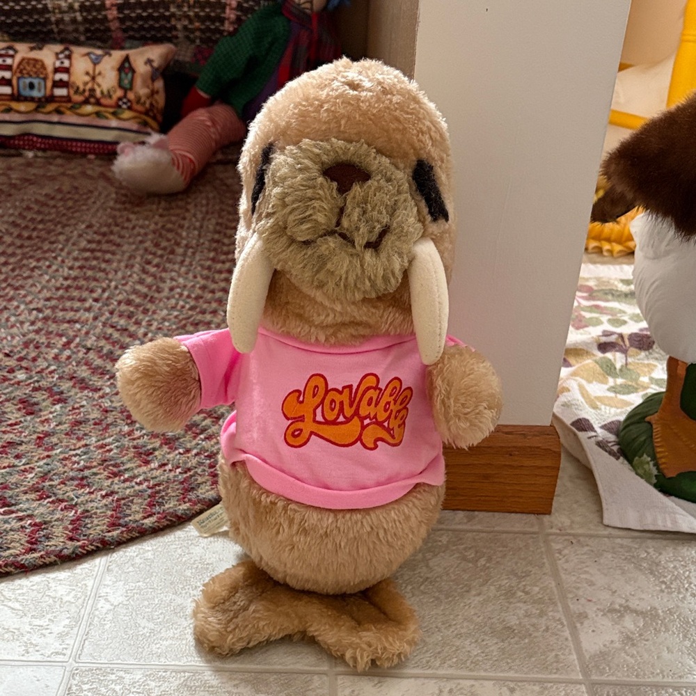 Shirttails Walrus
